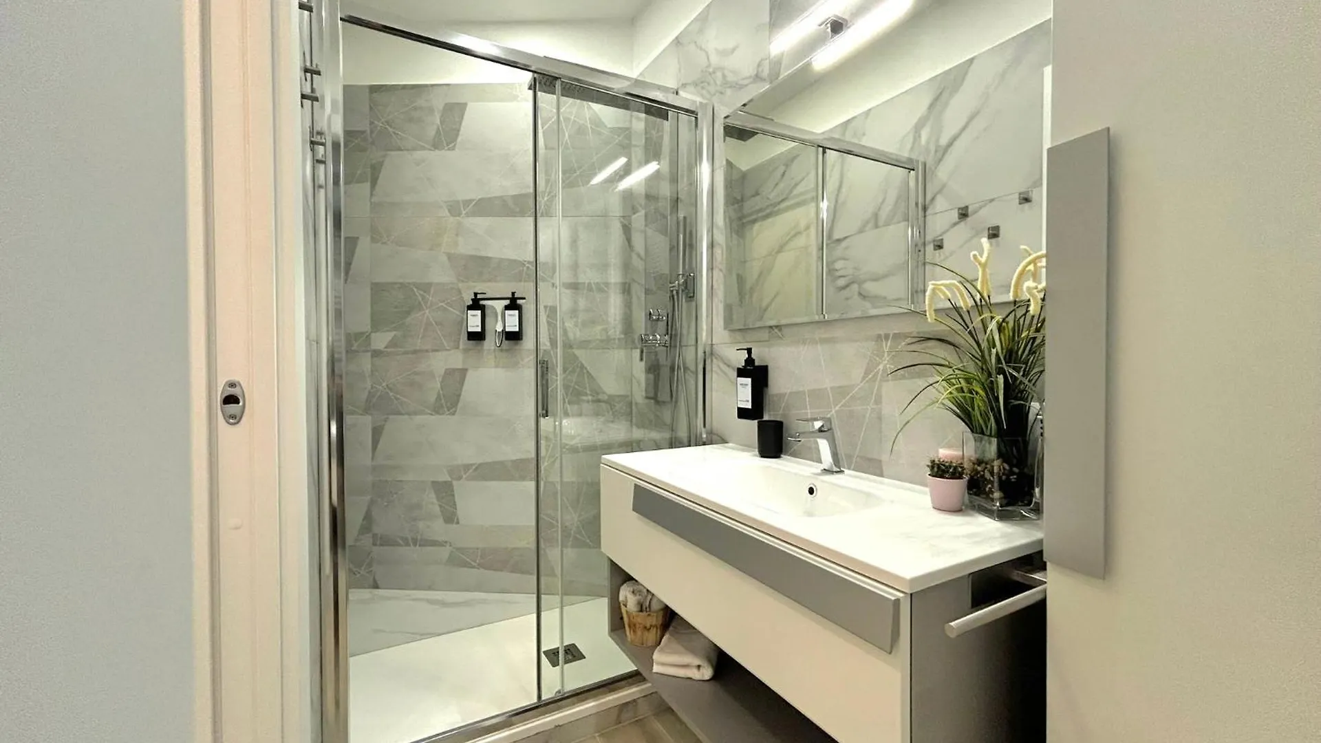 Modern Apartments Mm3 Afforifn Only 15 Min From Duomo Mediolan Włochy